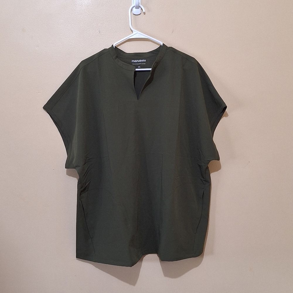 NWOT Mandala Mandarin Dolman Sleeve Scrub Top